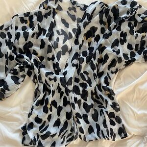 Lightweight Leopard Print Kimono